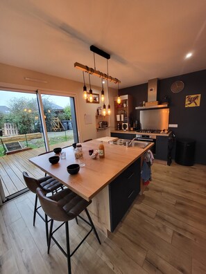 Kühlschrank, Mikrowelle, Ofen, Geschirrspüler