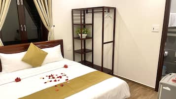 Quarto casal luxo | Banheiro | Secador de cabelo, chinelos