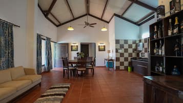 Villa Royal, 2 habitaciones | Decoración personalizada y muebles diferentes
