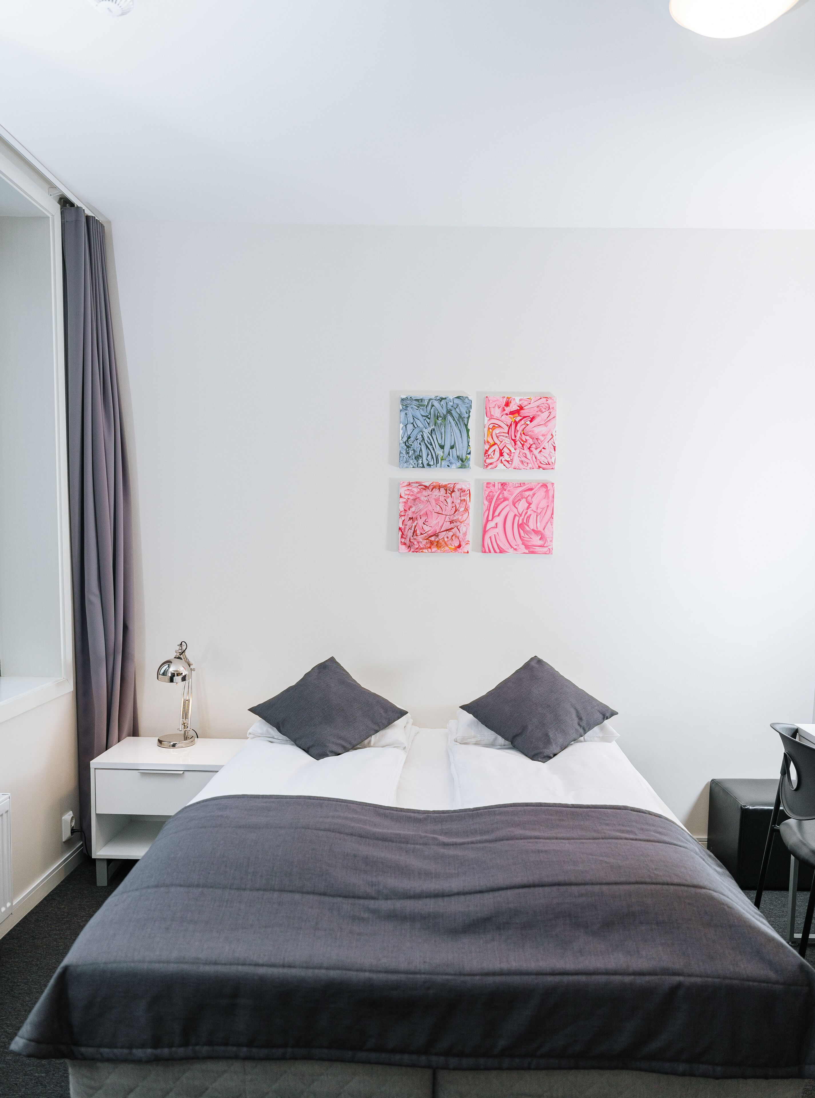 書桌、隔音、免費無線上網、床單