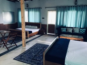 Familierom | Sengetøy i egyptisk bomull, sengetøy av topp kvalitet og skrivebord