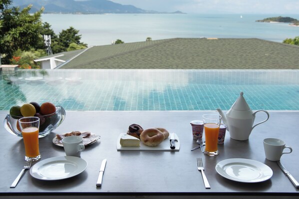 Outdoor dining - Koh Samui luxury Villa Oceane with ocean views, stunning sunsets & great rates (Chang Wat Surat Thani)