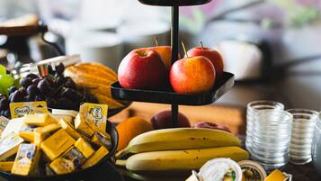 Tägliches Frühstücksbuffet gegen Gebühr
