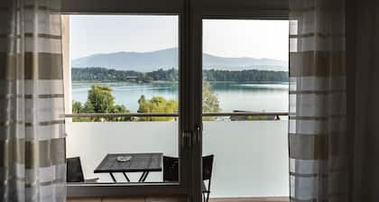 Faaker See Inn by S4Y