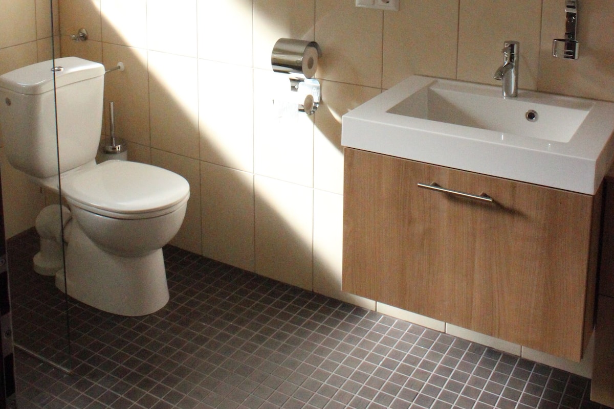 Basic-Doppelzimmer | Badezimmer