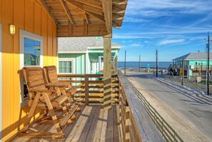 Property grounds - Pool, Boat Dock, Balcony w/ Bay Views | Cooper's Hawk by AvantStay (Corpus Christi)