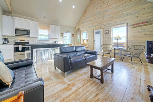 Pool, Boat Dock, Balcony w/ Bay Views | Cooper's Hawk by AvantStay