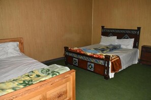 Kahden hengen deluxe-huone | Äänieristys, silitysrauta/-lauta, ilmainen Wi-Fi