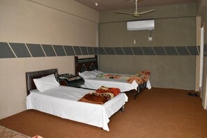 Kahden hengen deluxe-huone | Äänieristys, silitysrauta/-lauta, ilmainen Wi-Fi