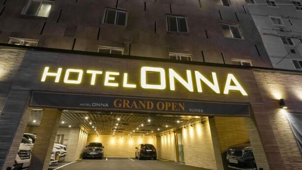 A hotel named Hotelonna with a grand open entrance and multiple parking spaces. - ONNA HOTEL (Busan)