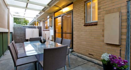 Beachside and 15mins to city. Perfect for LIV Golf, 4 mins away. Pet Friendly!