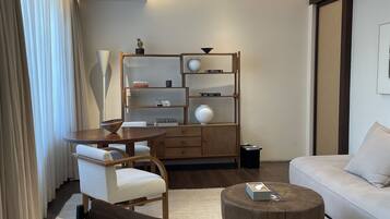 Presidential Room | 1 bedroom, minibar (free items), desk, rollaway beds (surcharge)