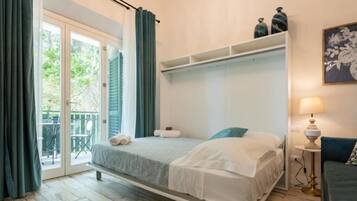 1 slaapkamer, een strijkplank/strijkijzer, gratis wifi, beddengoed