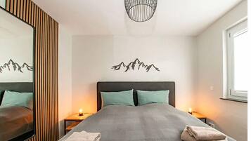 2 Schlafzimmer, Reisekinderbett