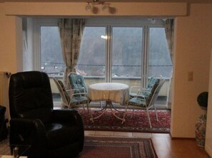 TV, caminetto