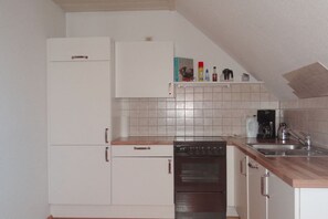 Geladeira, cooktop, lava-louças, torradeira