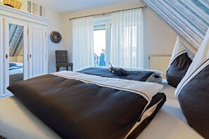 1 chambre, fer et planche à repasser