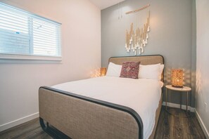 2 habitaciones, tabla de planchar con plancha, wifi y ropa de cama