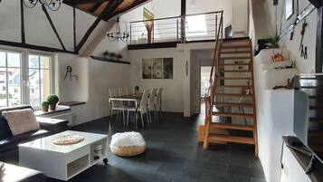 Smart TV, fireplace, books