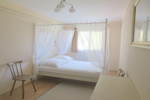 3 bedrooms, iron/ironing board