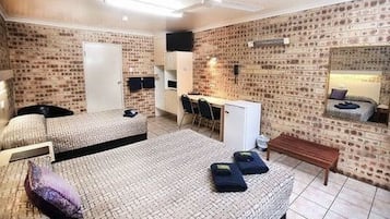 Quarto superior | 1 quarto, individualmente mobiliados, escrivaninha