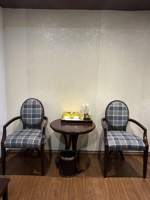 In-room safe, desk, blackout curtains, soundproofing - Skylark Boutique Hotel (Hanoi)