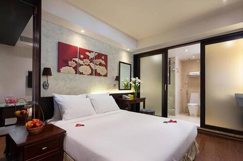 In-room safe, desk, soundproofing, free WiFi