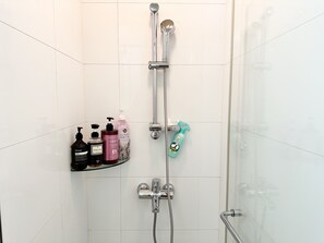 Whirlpool, Haartrockner, Handtücher, Seife