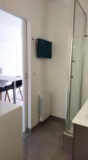 Handdoeken, toiletpapier