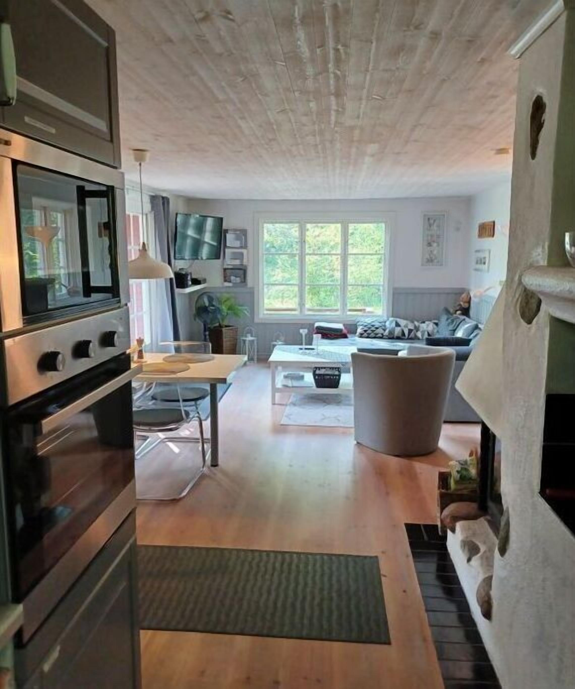 Kylskåp, mikrovågsugn, ugn och spishäll