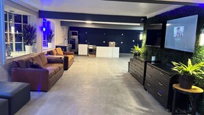 Lobby sitting area - Boardwalk Suites Lafayette (Lafayette)