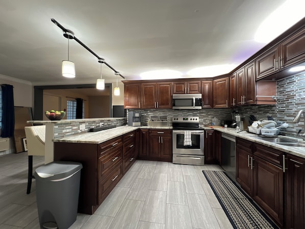 Shared kitchen - Boardwalk Suites Lafayette (Lafayette)