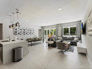 Smart TV - Stylish Condo near Disney with Resort & Waterpark Access - B31-134 (Kissimmee)