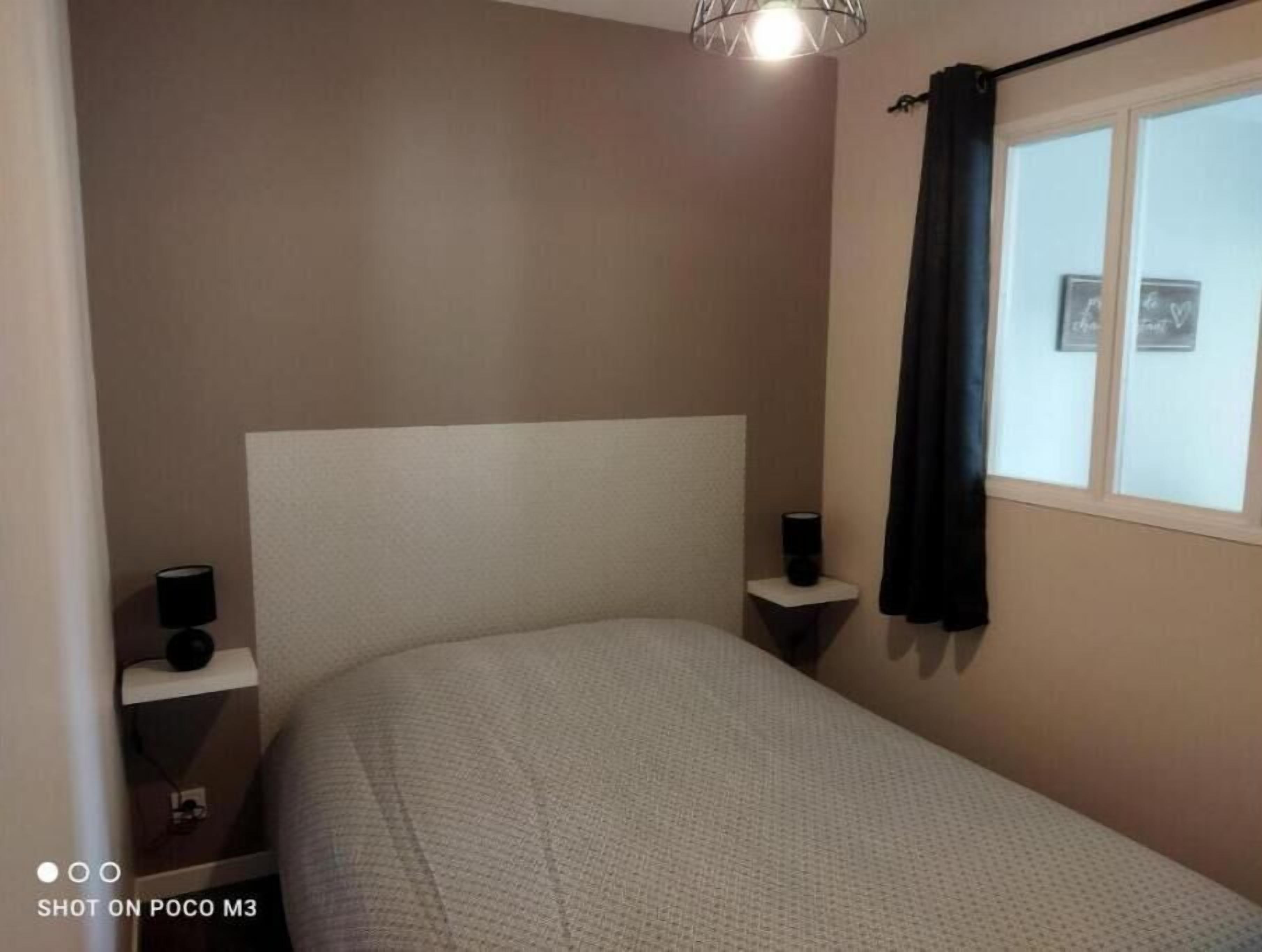 1 chambre, fer et planche à repasser, Wi-Fi gratuit, draps fournis