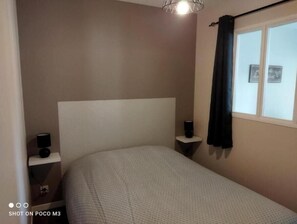 1 bedroom, iron/ironing board, free WiFi, bed sheets