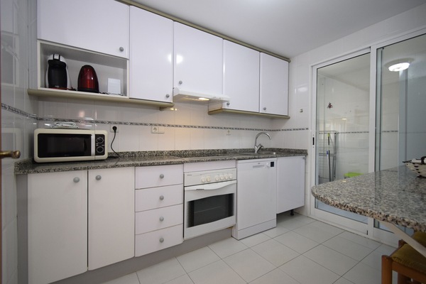 Geladeira, micro-ondas, fogão, cafeteira/chaleira