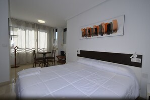 3 soverom, strykejern/-brett og sengetøy