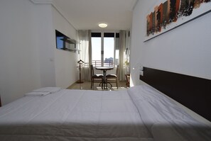 3 bedrooms, iron/ironing board, bed sheets