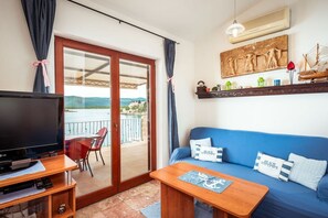 Smart-TV, DVD-Player, Stereoanlage