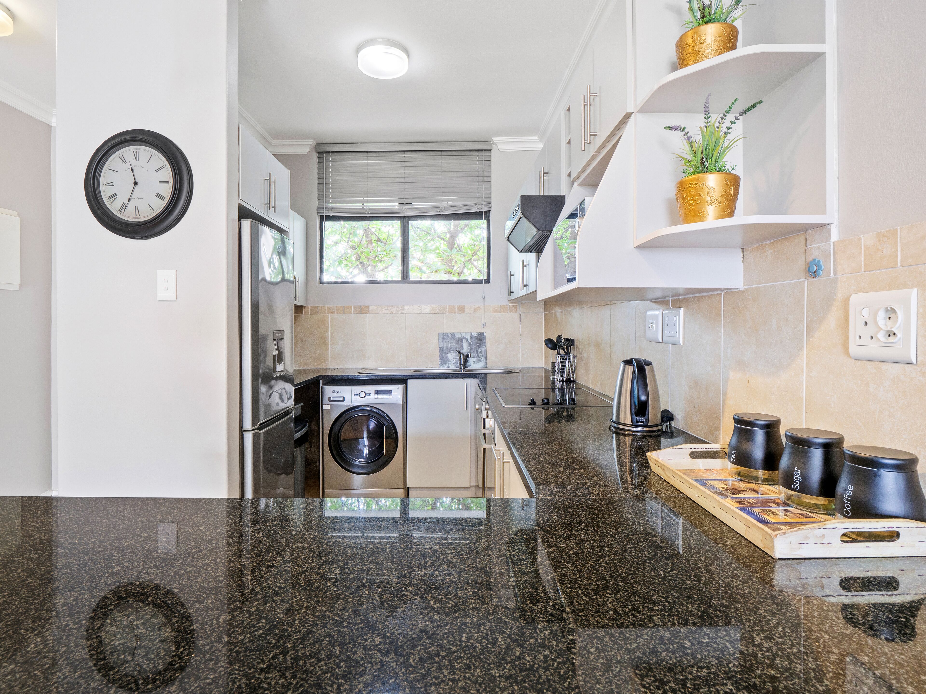 Apartamento (2 Bedrooms) | Cocina privada | Frigorífico grande, microondas, horno y placa de cocina