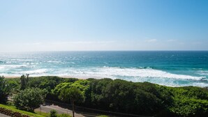 Unclassified image, 4 of 39, button - Deja Blue (Durban)