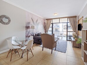 公寓 (2 Bedrooms) | 起居區 | 42-吋LED 液晶電視，提供有線頻道