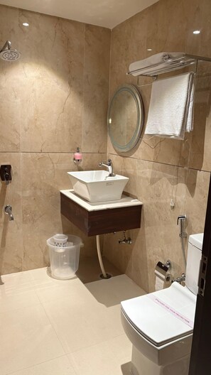 Family Room | Bathroom