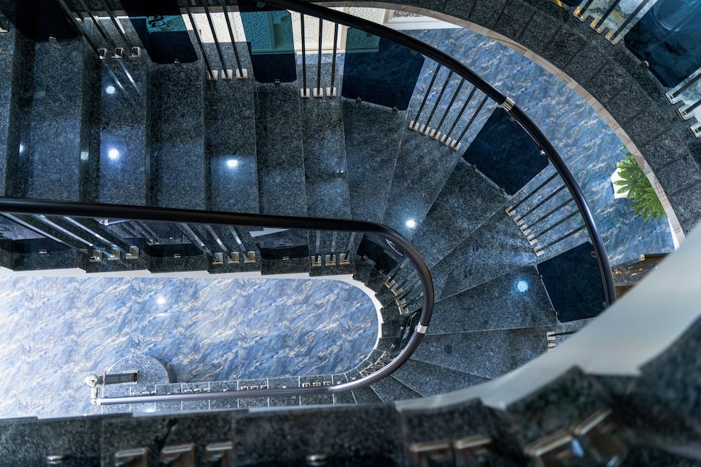 AYNIY HOTEL