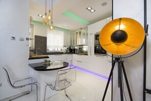 Private kitchen - Central Station Art Apartment (Split)