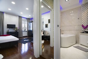 Apartment | 2 bedrooms, desk, soundproofing, iron/ironing board - Central Station Art Apartment (Split)