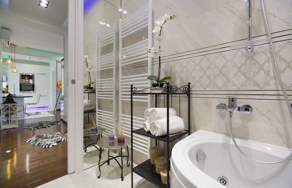 Apartment | Bathroom