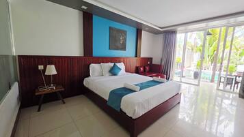 Escritorio, wifi gratis y ropa de cama