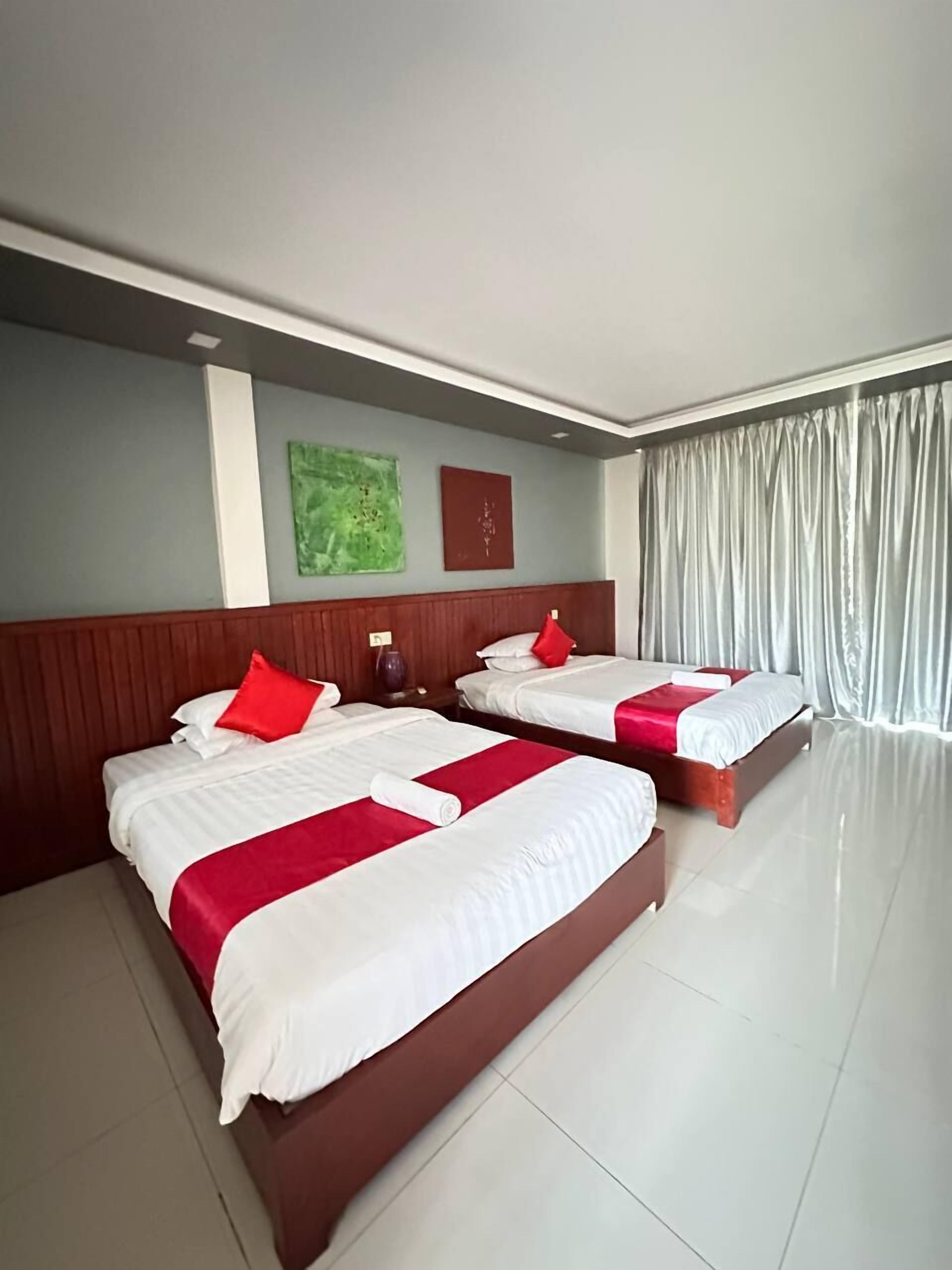 Deluxe Room, 2 Twin Beds | Desk, free WiFi