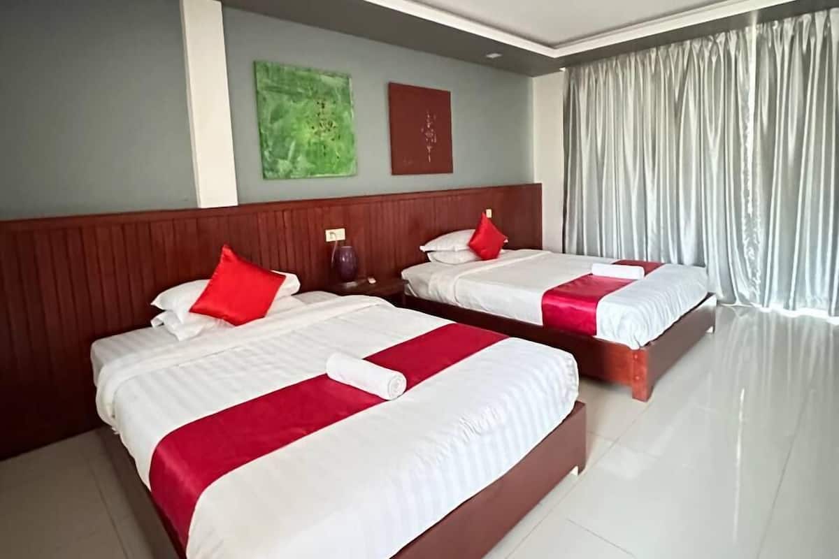 Deluxe Room, 2 Twin Beds | Desk, free WiFi